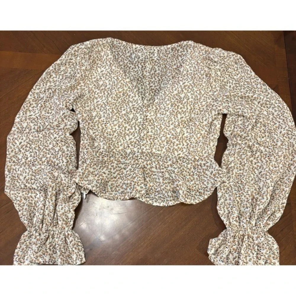 Princess Polly Floral Ruffled‎ Bell Sleeve Crop Top, Size 2 - Picture 3 of 6